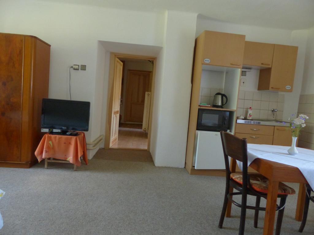 Hotel Bizoni Dvur à Retenice Extérieur photo