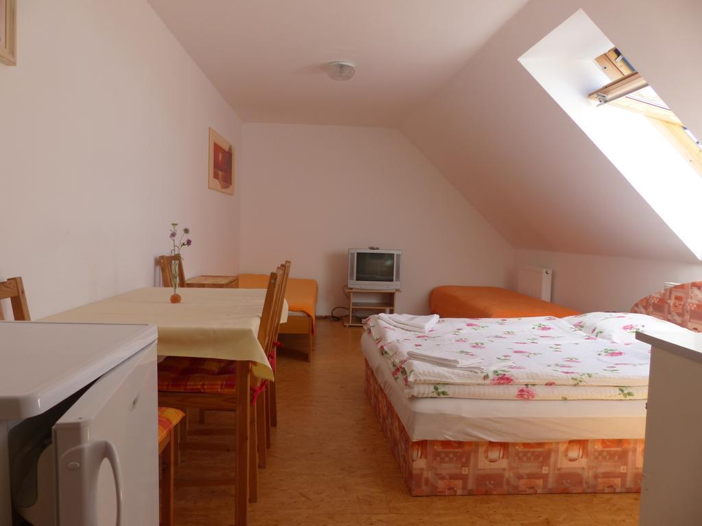 Hotel Bizoni Dvur à Retenice Extérieur photo
