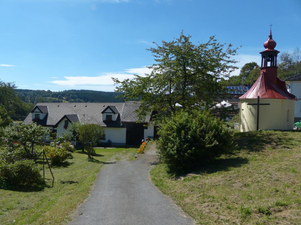 Hotel Bizoni Dvur à Retenice Extérieur photo